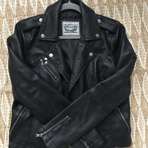 levi's black leather jacket
